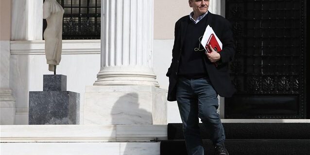Κοντά σε νέο δάνειο – γέφυρα η Ελλάδα πριν τη συμφωνία για το τριετές πρόγραμμα του ESM