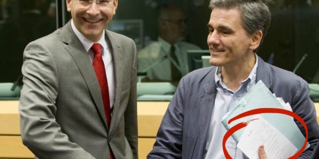Ρίχνοντας κλεφτές ματιές στις σημειώσεις Τσακαλώτου