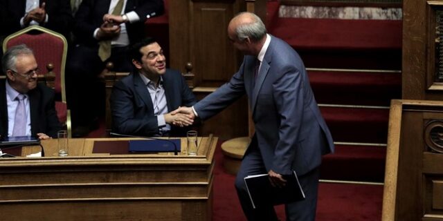 Η χειραψία και τα χαμόγελα Τσίπρα-Μεϊμαράκη