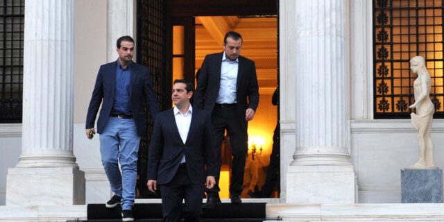 Η χώρα συνεχίζει να κινδυνεύει