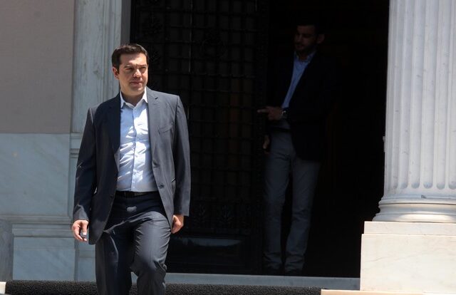 Απόφαση Τσίπρα: Τέλος το αφορολόγητο για βουλευτές. Μείωση αποδοχών στους υπουργούς