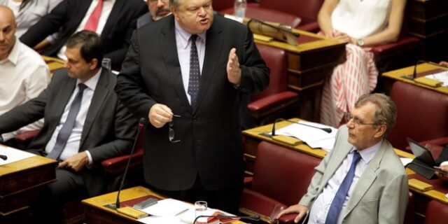 Έντονη λεκτική αντιπαράθεση Βούτση-Βενιζέλου στη Βουλή