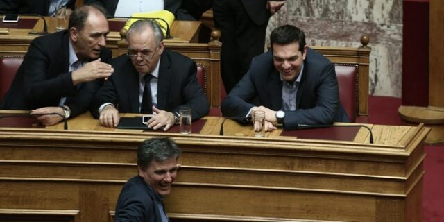 Με απώλειες για την κυβερνητική πλειοψηφία πέρασε η πρόταση από τη Βουλή