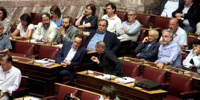 ΝΔ: Μπερδεμένα καλώδια οι βουλευτές του ΣΥΡΙΖΑ