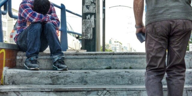 Bloomberg: Συρρίκνωση της ελληνικής οικονομίας κατά 0,7% το 2015