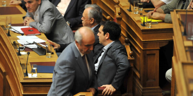 ΝΔ: Ο Τσίπρας να μην παριστάνει το θύμα, έχει μείνει στο χθες