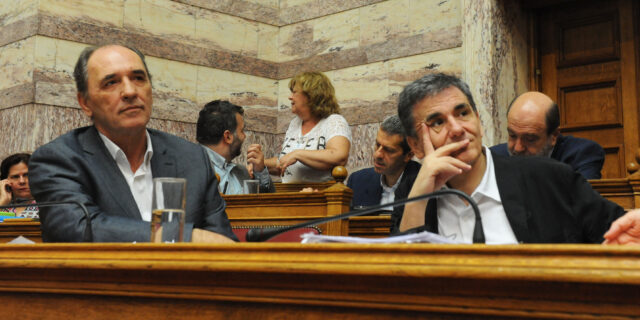 LIVE EIKONA: Με τη διαδικασία του κατεπείγοντος η συζήτηση για τη συμφωνία στη Βουλή