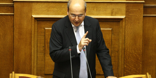 Χατζηδάκης: Να καταστήσει η κυβέρνηση ‘κτήμα της’ το τρίτο Μνημόνιο