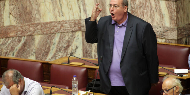 Φίλης: Παράλληλο πρόγραμμα του ΣΥΡΙΖΑ, πέρα από το Μνημόνιο