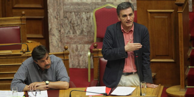 Τσακαλώτος: Οι καταθέτες να επιστρέψουν τα χρήματα στις τράπεζες