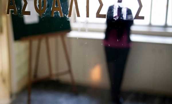 Στον αέρα χιλιάδες ασφαλισμένοι από τις εκκρεμότητες του μνημονίου