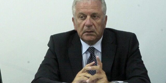 Αβραμόπουλος: Να μην γίνει αντικείμενο εκμετάλλευσης από τους λαϊκιστές το θέμα των προσφύγων