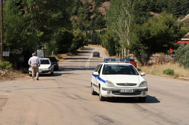 Κινηματογραφική ληστεία στον Ασπρόπυργο: Έριξαν τον φράχτη φάρμας με αυτοκίνητα και εισέβαλαν στο σπίτι