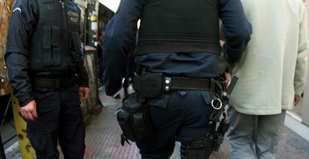 Συνελήφθη στην Αλβανία ο αστυνομικός συνοδός βουλευτή της ΝΔ