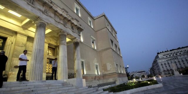 Ψηφίστηκε το τρίτο μνημόνιο από την Ολομέλεια της Βουλής. Ψήφο εμπιστοσύνης θα ζητήσει η κυβέρνηση