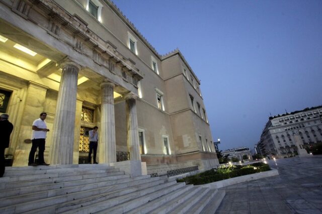 Ψηφίστηκε το τρίτο μνημόνιο από την Ολομέλεια της Βουλής. Ψήφο εμπιστοσύνης θα ζητήσει η κυβέρνηση