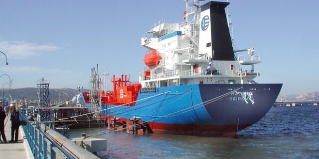 Ανεξέλεγκτο το λαθρεμπόριο καυσίμων στην Ελλάδα. Τ. Κουίκ: ‘Αδίστακτη συμμορία’