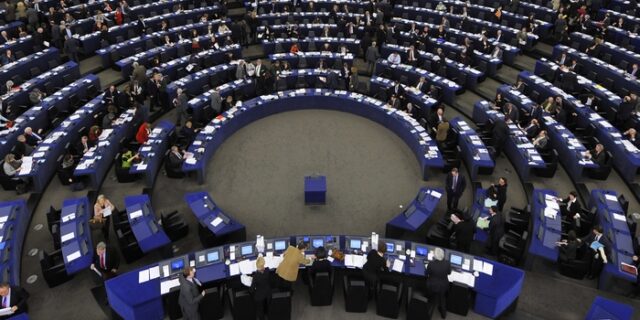 Η Γαλλία προτείνει ‘επανίδρυση’ της ευρωζώνης