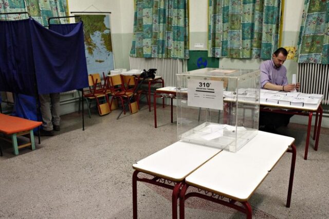 Δημοσκοπήσεις: Ο ΣΥΡΙΖΑ δυσκολεύεται, οι ΑΝΕΛ εξανεμίζονται και ο Λεβέντης μπαίνει στη Βουλή