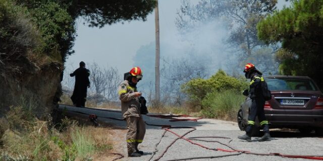 Σε εξέλιξη πυρκαγιά στην Κέρκυρα