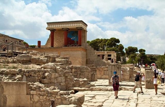 Όργιο φοροδιαφυγής στον αρχαιολογικό χώρο της Κνωσού