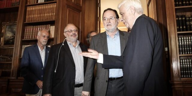 Ο Π. Λαφαζάνης παρέδωσε την εντολή με αιχμές κατά του Προέδρου της Δημοκρατίας