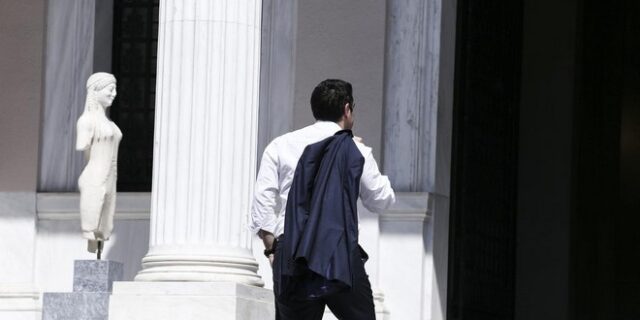 Μαξίμου: Γιατί είναι καλύτερη η συμφωνία από την πέμπτη αξιολόγηση