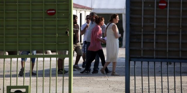 Στο νέο κέντρο φιλοξενίας του Ελαιώνα οι μετανάστες, από το Πεδίον του Άρεως