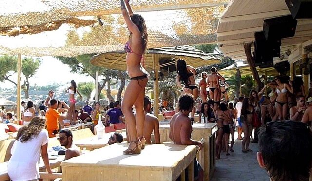 Όλα τα γούστα κάλυπτε το κύκλωμα που ικανοποιούσε τους Σεΐχηδες και τους Κροίσους της Μυκόνου
