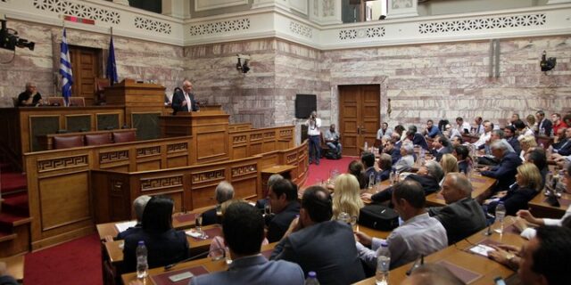 Συμβολισμοί ανανέωσης στα γαλάζια ψηφοδέλτια