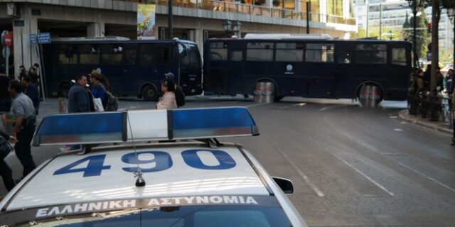 Προσήχθησαν απολυμένοι εργαζόμενοι της ΝΕΛ γιατί ήθελαν να δουν τον Πρωθυπουργό