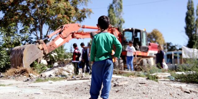 Τραγωδία στην Ηλεία: Αγοράκι έλυσε το χειρόφρενο αυτοκινήτου και σκότωσε βρέφος που έπαιζε