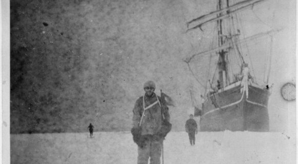 Μηχανή του Χρόνου: Ross sea party. Η θρυλική εξερευνητική ομάδα της Ανταρκτικής που επιβίωσε για δύο χρόνια αποκομμένη στους πάγους