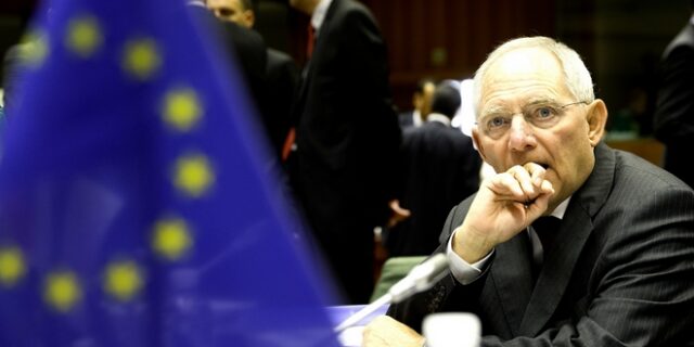 Διαπραγμάτευση ώρα μηδέν: Αθήνα και Κομισιόν κλείνουν τα αυτιά στις πιέσεις Σόιμπλε και λένε ‘οχι’ σε νέο δάνειο γέφυρα