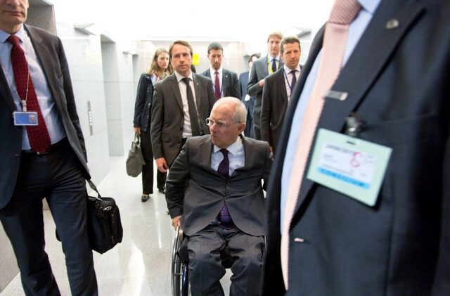 Μίνχαου: Σε ένα ομοσπονδιακό ευρωπαϊκό σύστημα, ο Σόιμπλε θα ήταν ο σερβιτόρος, όχι ο μάγειρας