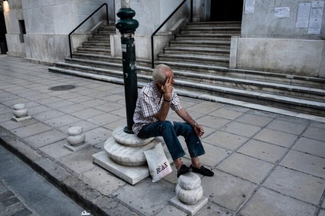 Τρίτο Μνημόνιο: Κατώτατη σύνταξη στα 486 ευρώ, κατάργηση των πρόωρων, ‘ψαλίδι’ στις επικουρικές