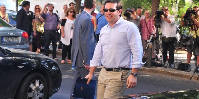 Ο Τσίπρας παρών στις εκδηλώσεις μνήμης από τη σφαγή στην Άρτα
