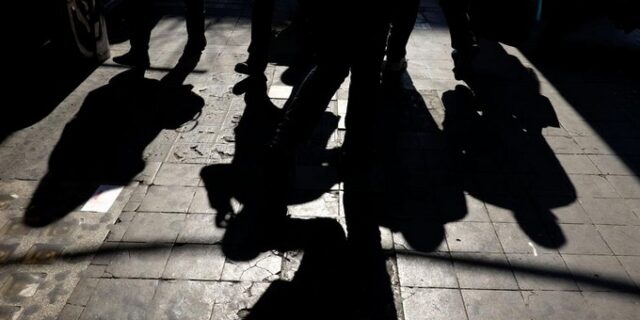 Στοιχειώνει την ελληνική οικονομία το φάντασμα της ύφεσης