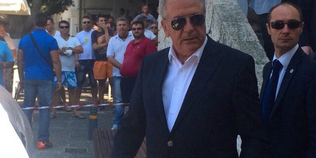 Αβραμόπουλος: Οι πρόσφυγες αντικρίζουν για πρώτη φορά την Ευρώπη στα νησιά μας