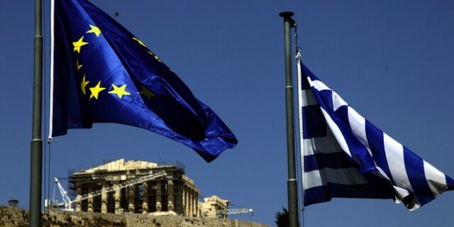 Κομισιόν: Η ελληνική οικονομία θα συνεχίσει να ανακάμπτει