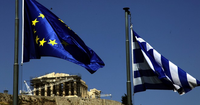 Κομισιόν: Η ελληνική οικονομία θα συνεχίσει να ανακάμπτει
