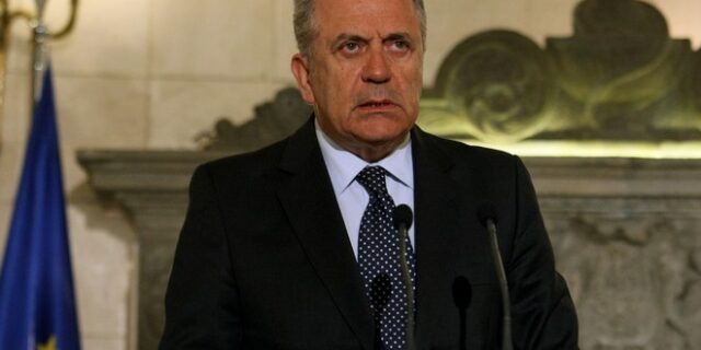 Αβραμόπουλος: Όλοι αντιμετωπίζουμε τους ίδιους κινδύνους