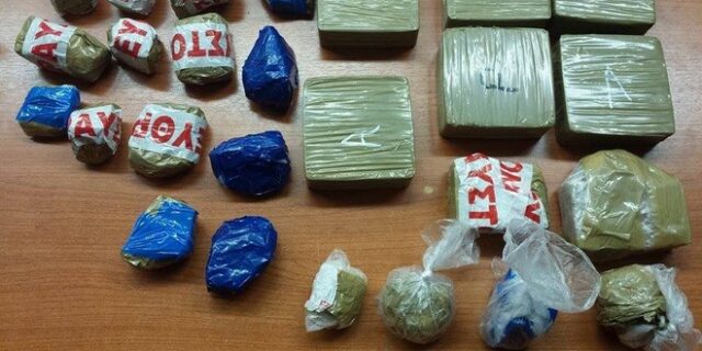 Μεγάλες ποσότητες ηρωίνης έκρυβε το εσωτερικό του τοίχου στο σπίτι ναρκέμπορου στο Περιστέρι