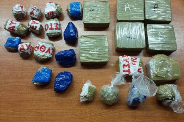 Μεγάλες ποσότητες ηρωίνης έκρυβε το εσωτερικό του τοίχου στο σπίτι ναρκέμπορου στο Περιστέρι