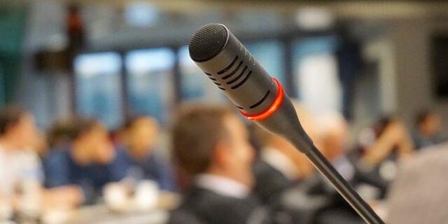 Debate: Ποιες ερωτήσεις θέλετε να απαντήσουν οι Τσίπρας – Μεϊμαράκης