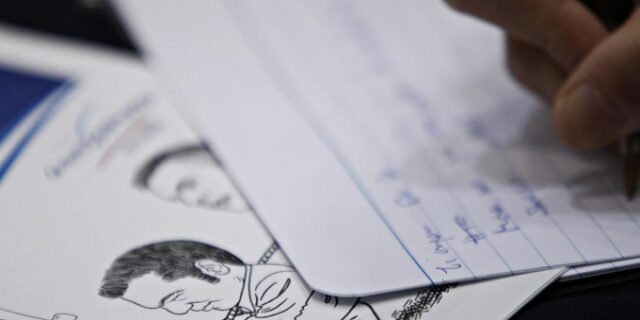 Νέα δημοσκόπηση: Στον πόντο μπροστά ο ΣΥΡΙΖΑ. Τρίτη Χ.Α., μέσα Λεβέντης, στο όριο η ΛΑ.Ε.