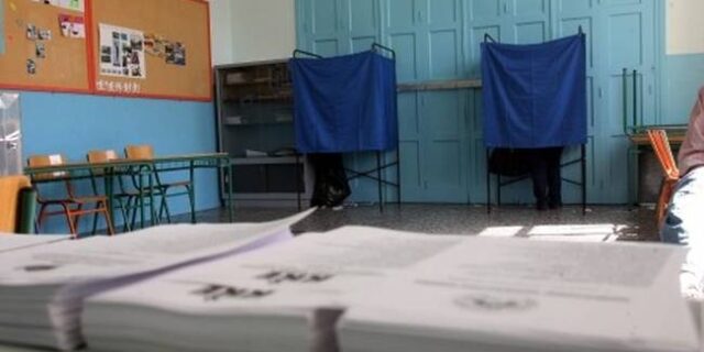 Πήγε με μπαλτά στο εκλογικό τμήμα