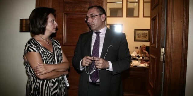Βίντεο: Όταν ο Δημήτρης Καμμένος τράβηξε τη Χρυσοβελώνη από το γιακά. ‘Σε έχουμε εδώ και σε ταΐζουμε’