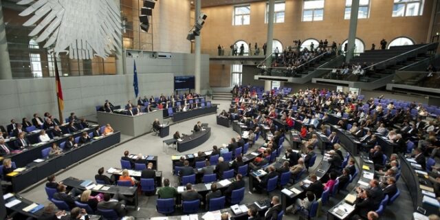 Φως στο τούνελ: Η Γερμανία βλέπει ελάφρυνση του ελληνικού χρέους