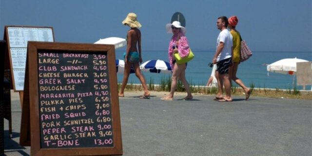 ΦΠΑ στα νησιά: Πως θα αποζημιωθούν οι κάτοικοι που θα πληγούν από την κατάργηση της έκπτωσης 30%